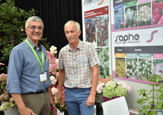 Bruno Etavard van Meilland bezocht de beurs en bracht daarmee ook een bezoekje aan Olivier Pantin van Sapho. De Hydrangea Paniculata ‘Rensam; (Framboisine) heeft de bronze prijs gewonnen.